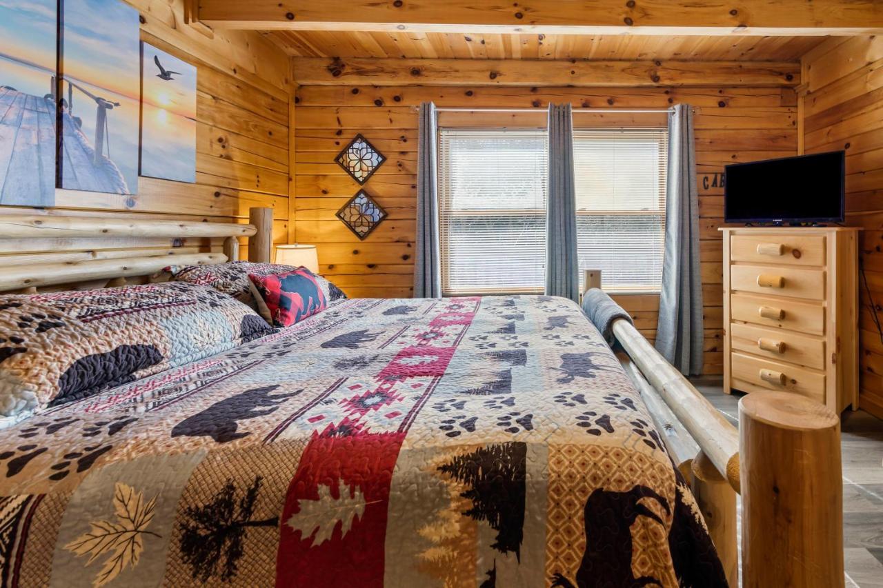 Serenity, A Rustic Log Cabin Retreat Сивиървил Екстериор снимка